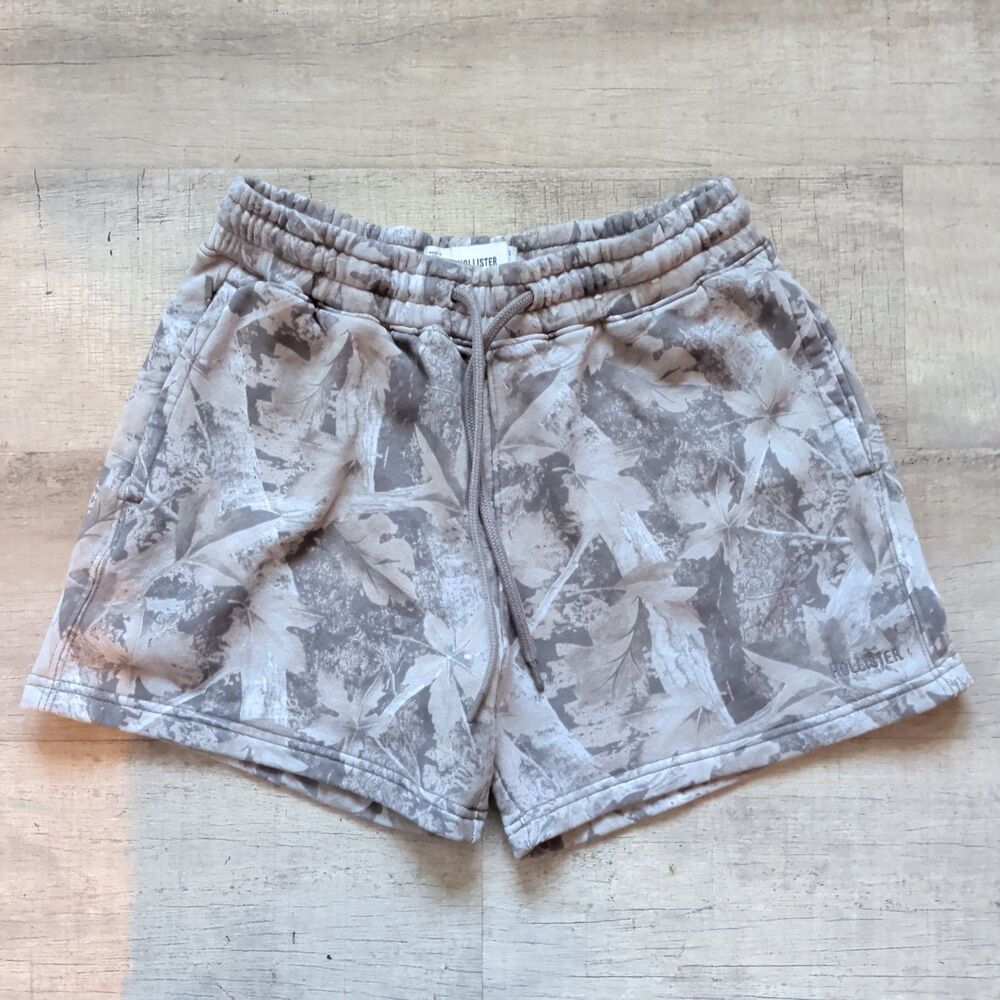 Womens Hollister Gray Camo Sweat Shorts Size S Pockets Soft Fleece EUC!